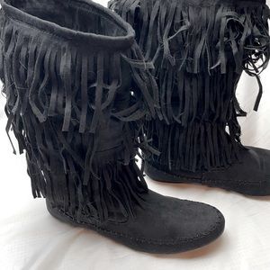 Arizona Fringe Boots black pull on size 9